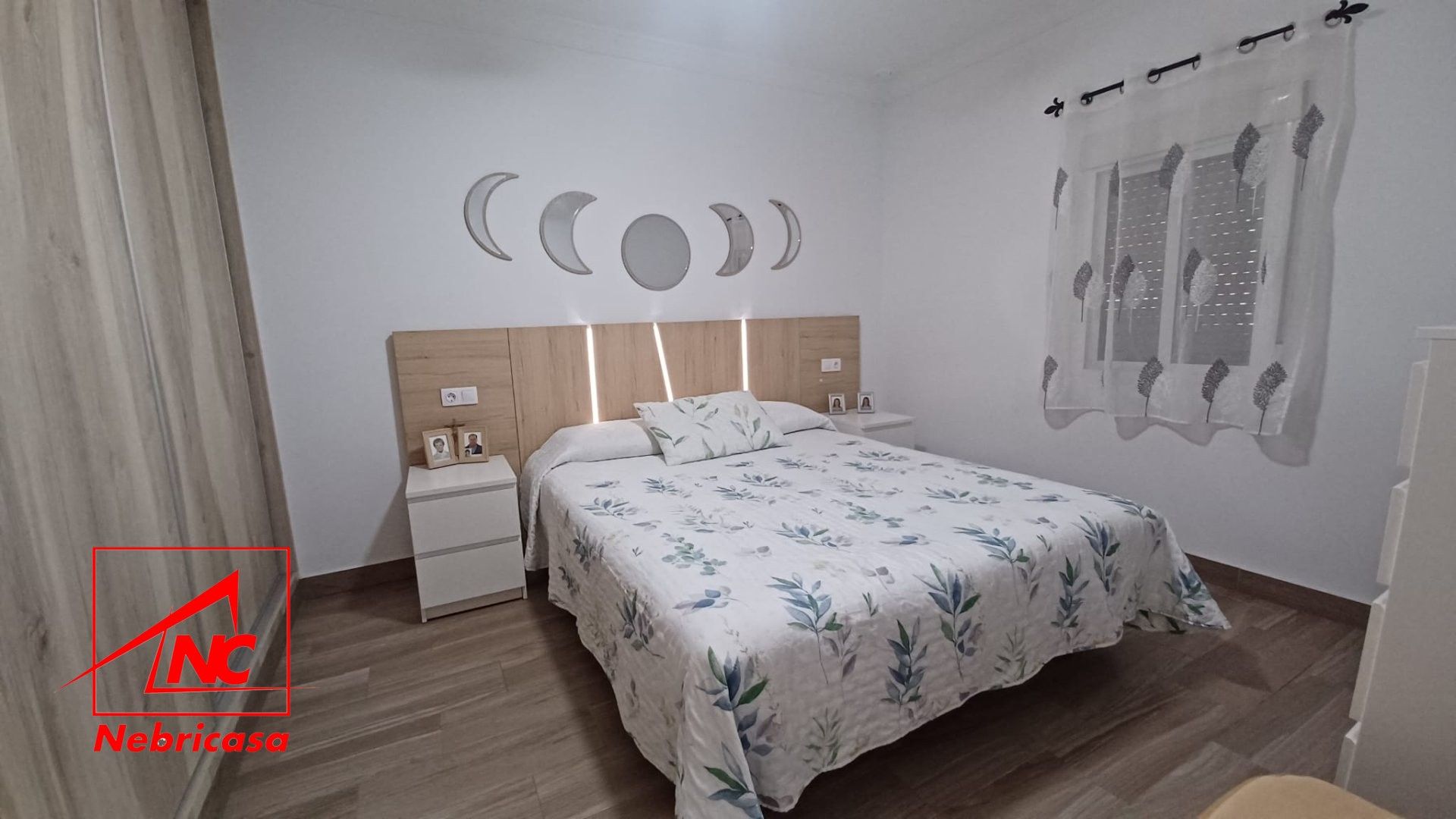 Dormitori de Casa o xalet en venda en El Cuervo de Sevilla amb Aire condicionat i Moblat