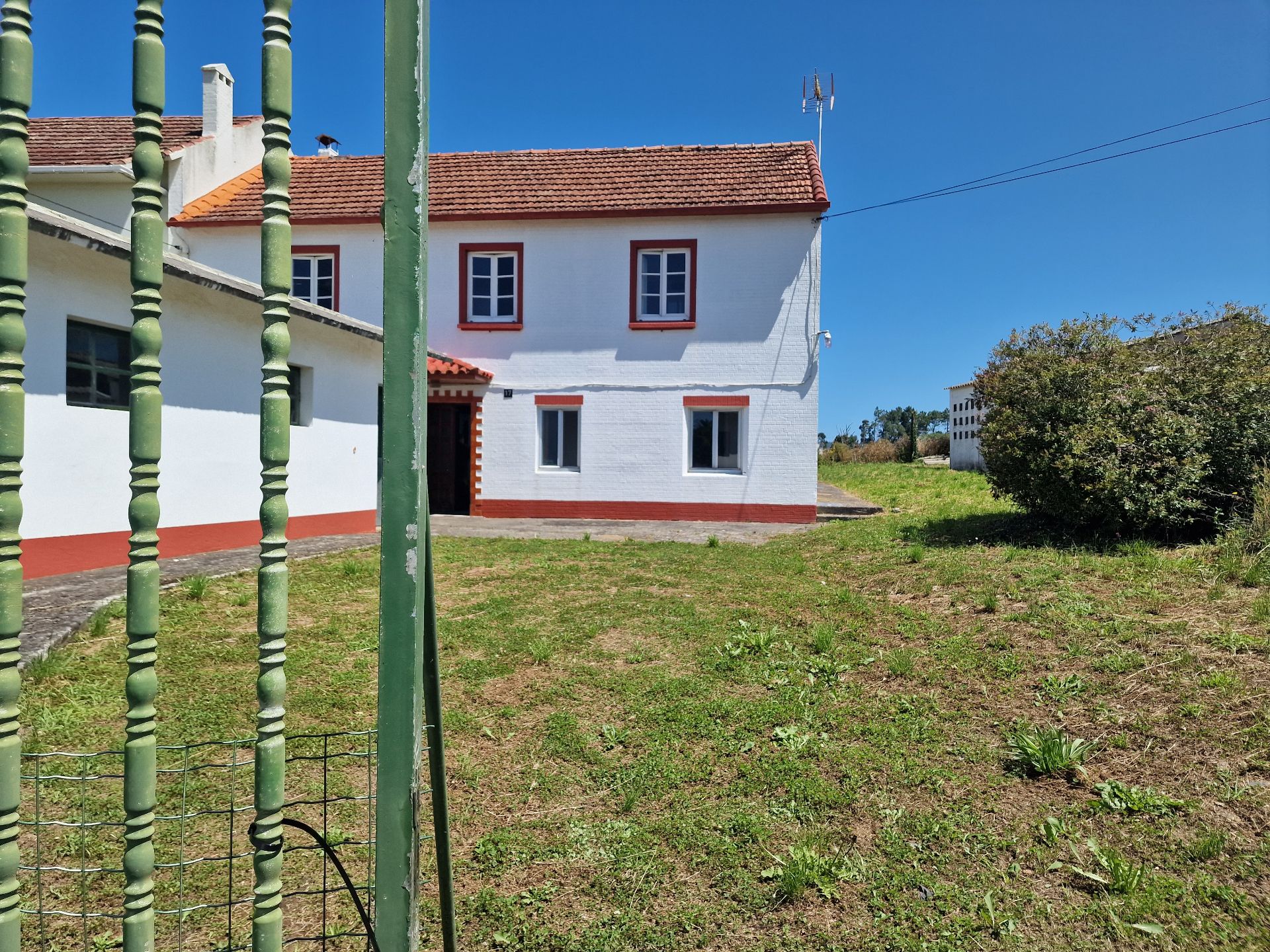 Vista exterior de Casa o xalet en venda en Narón amb Jardí privat i Terrassa