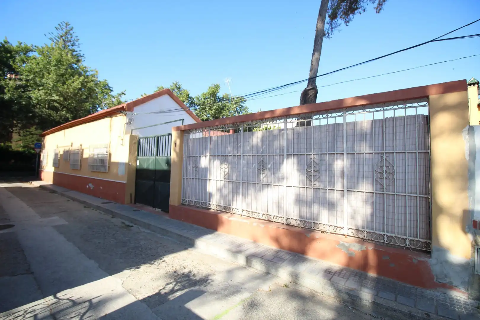 Vista exterior de Casa o xalet en venda en Málaga amb Jardí privat i Traster