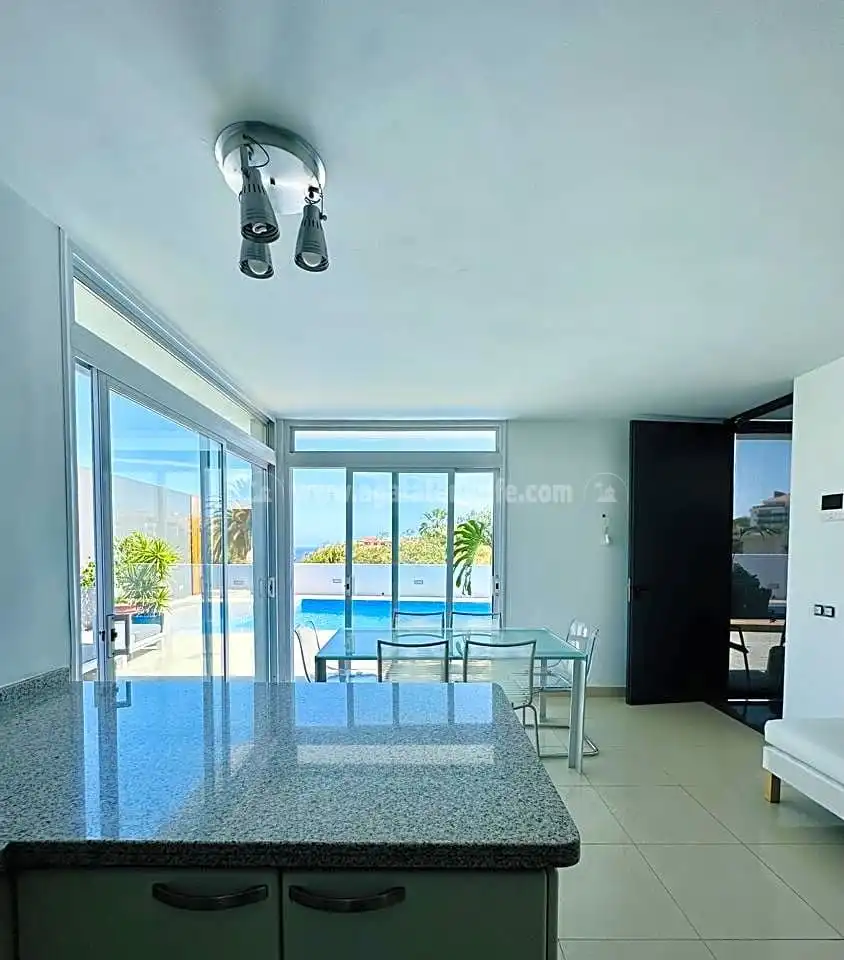 Vista exterior de Casa o chalet en venta en Puerto de la Cruz con Jardín privado, Terraza y Piscina