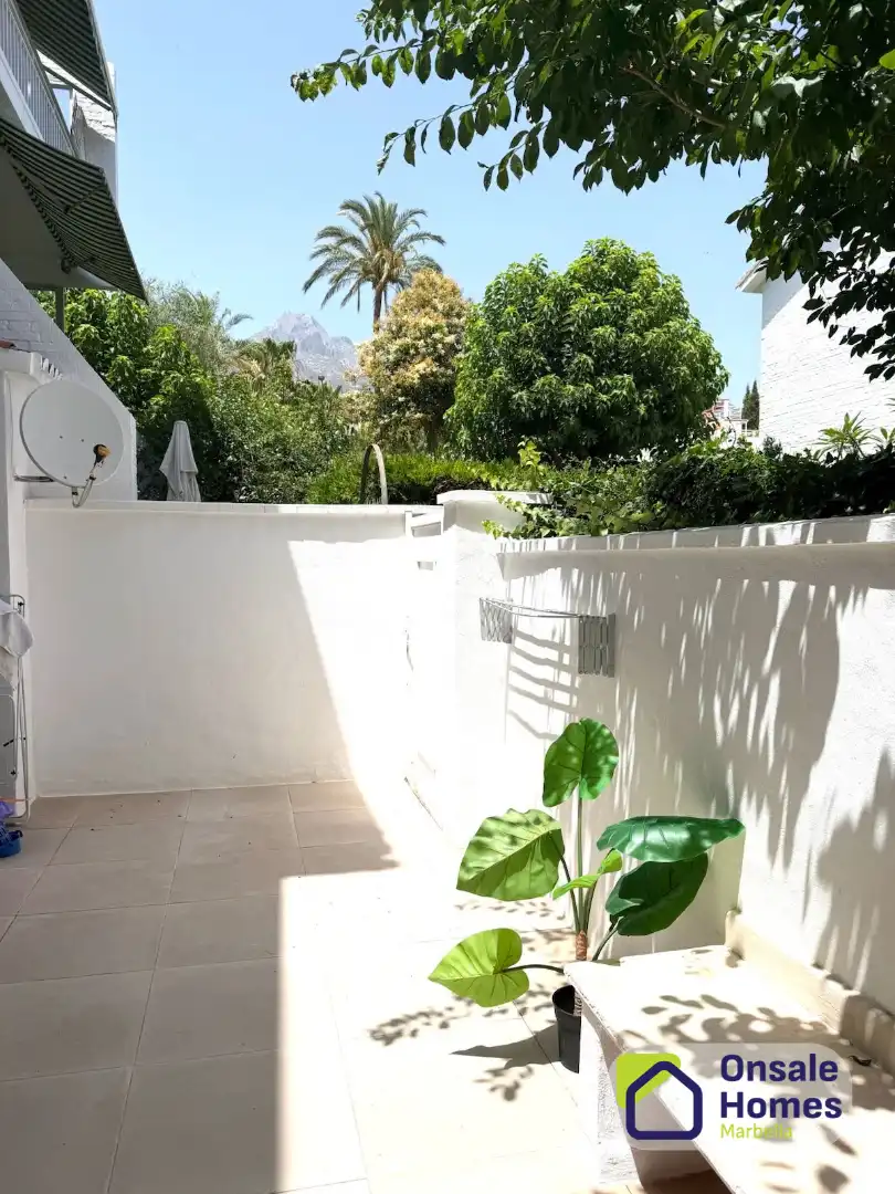 Jardí de Planta baixa en venda en Marbella amb Terrassa, Moblat i Piscina comunitària
