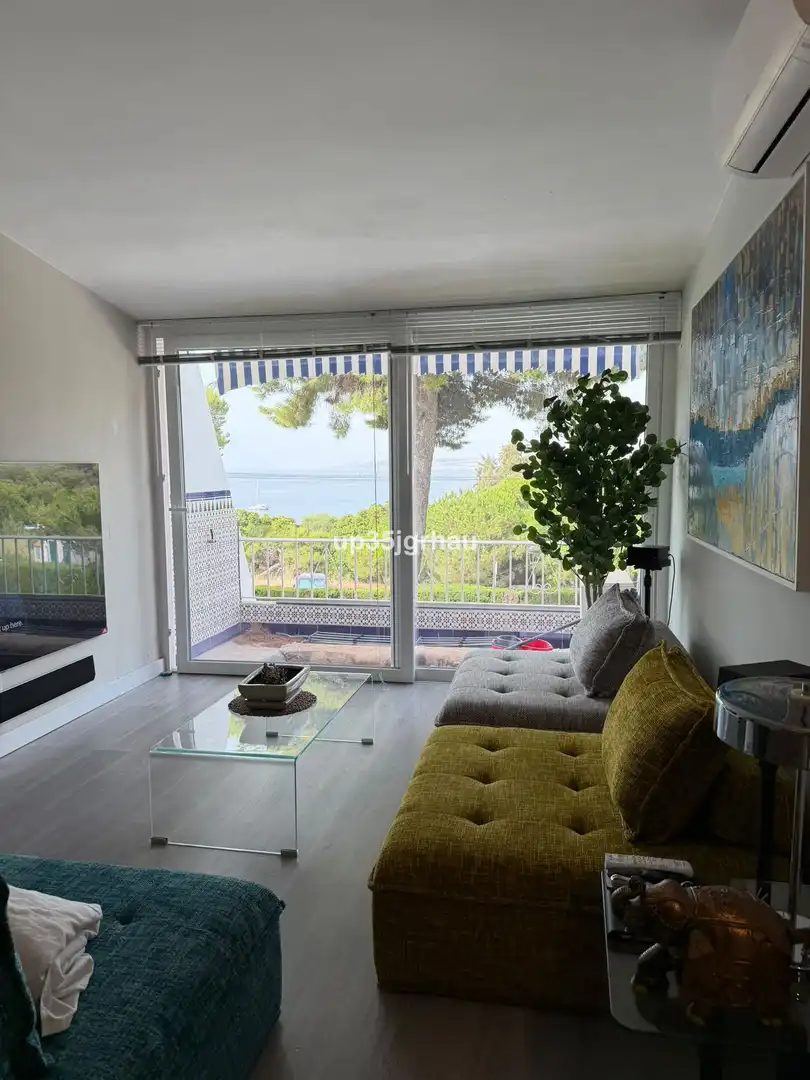 Apartament amb jardí en venda a Estepona Pueblo