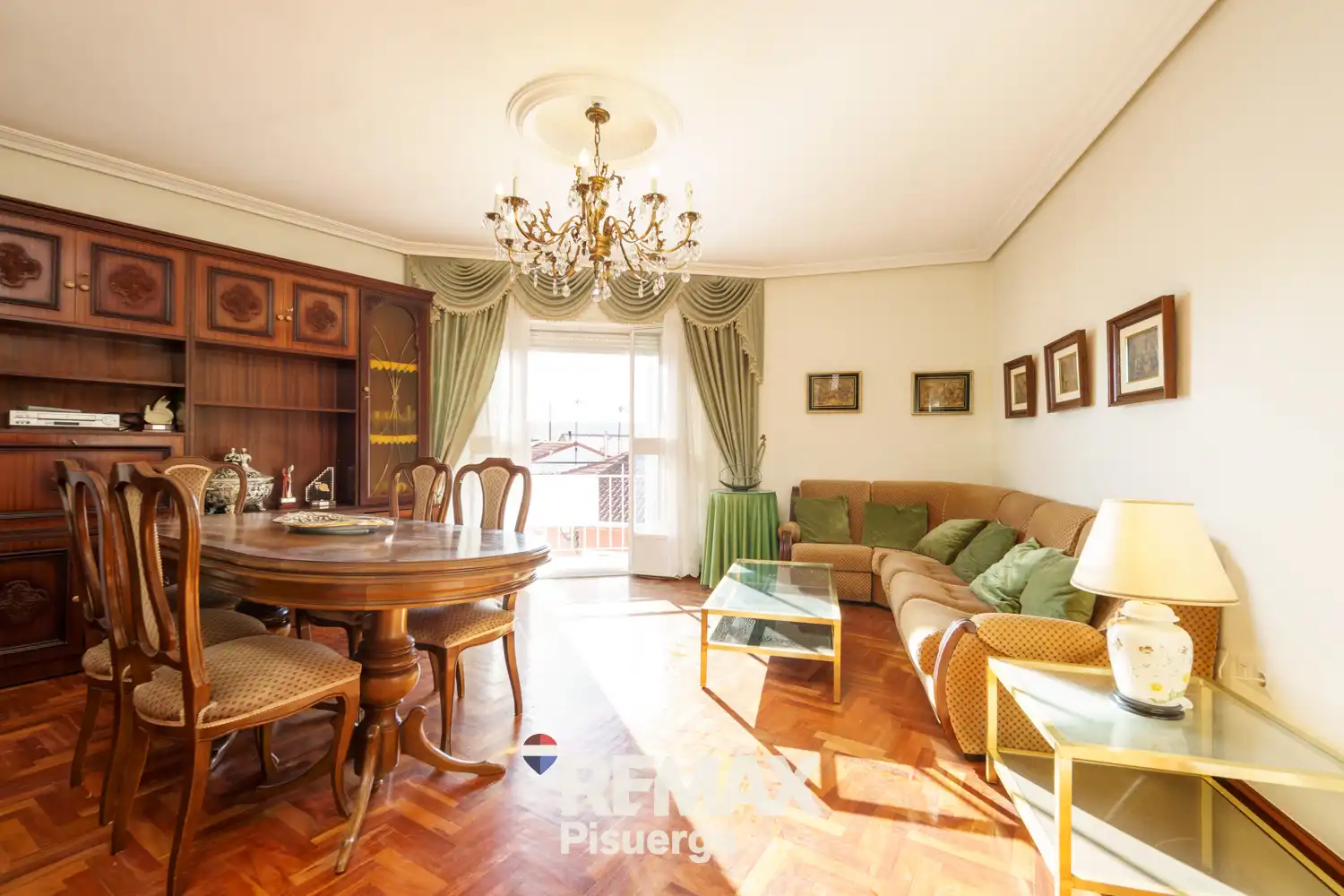 Sala d'estar de Casa o xalet en venda en Venta de Baños amb Jardí privat, Terrassa i Traster