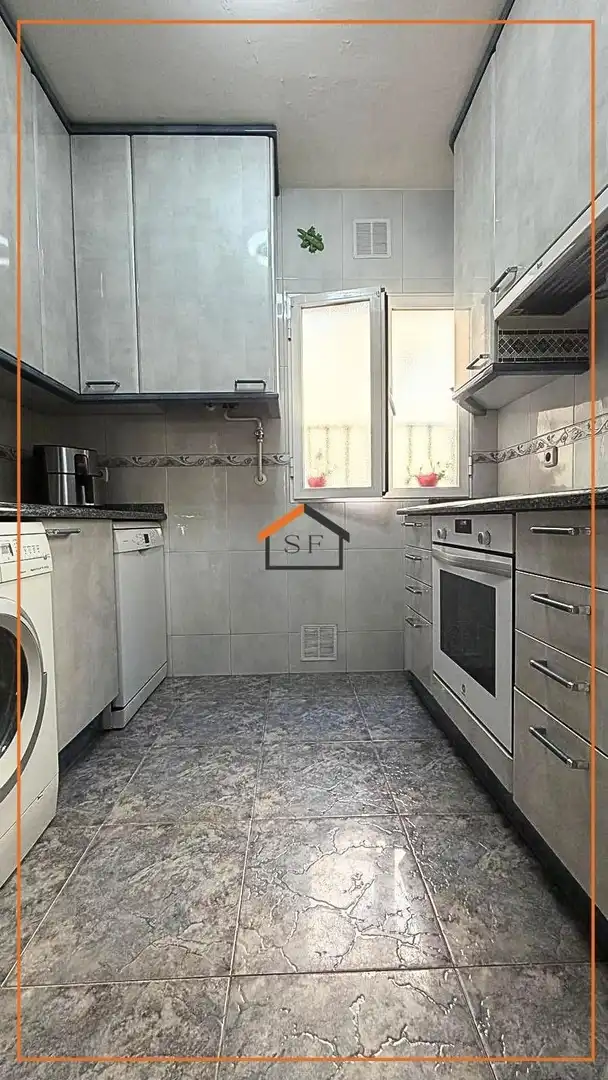 Küche von Wohnung zum Verkauf in Madrid mit Klimaanlage, Heizung und Parkett