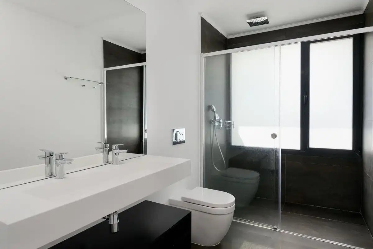 Bany de Casa o xalet en venda en Marbella amb Terrassa, Alarma i Piscina comunitària