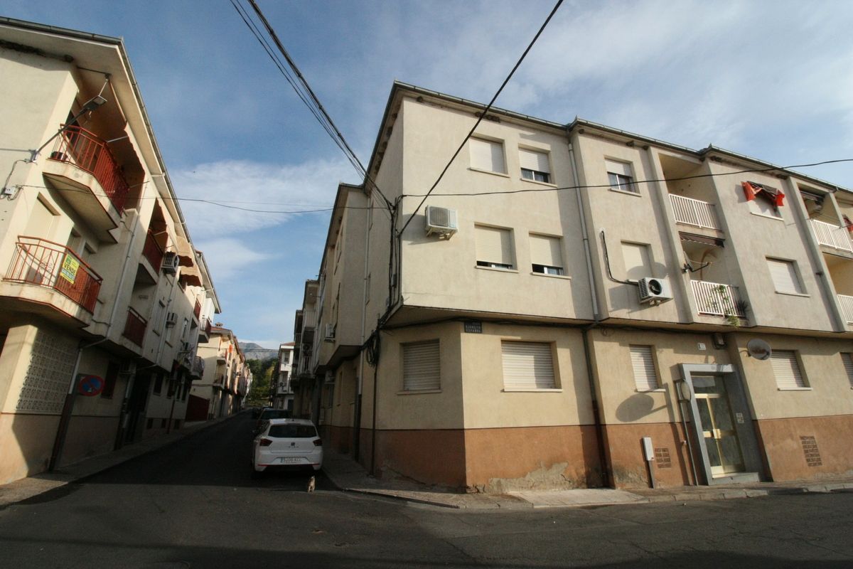 Vista exterior de Pis en venda en Candeleda amb Moblat i Balcó