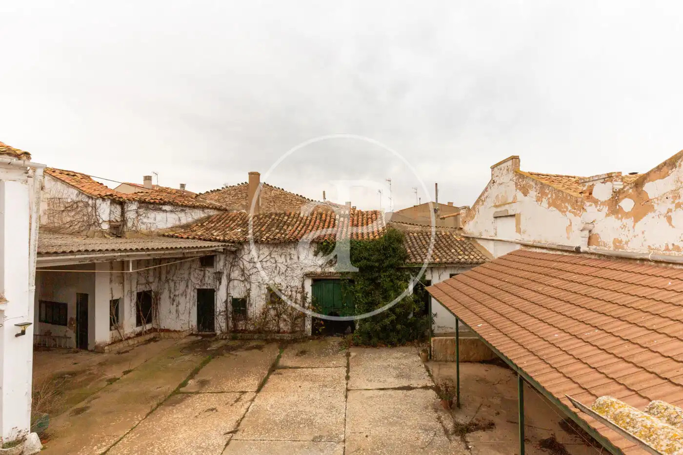 Vista exterior de Finca rústica en venda en Utiel amb Calefacció, Terrassa i Traster
