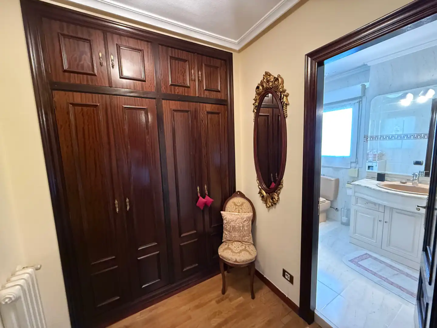 Casa adosada en venta en Oviedo  con Calefacción, Jardín privado y Parquet