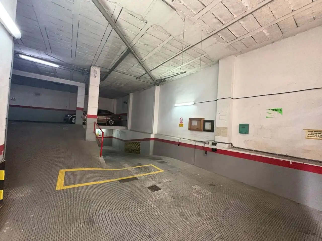 Aparcament de Pis en venda en Alicante / Alacant amb Aire condicionat i Balcó