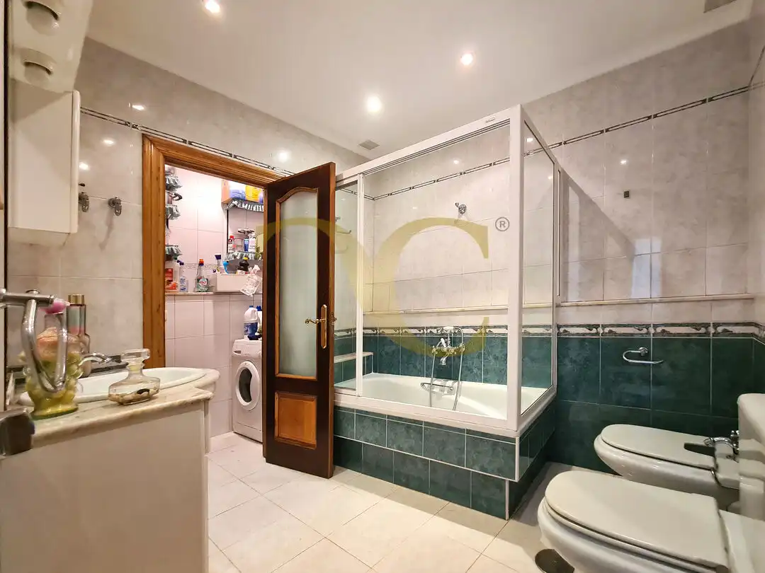 Baño de Piso en venta en Ribadesella con Calefacción y Trastero