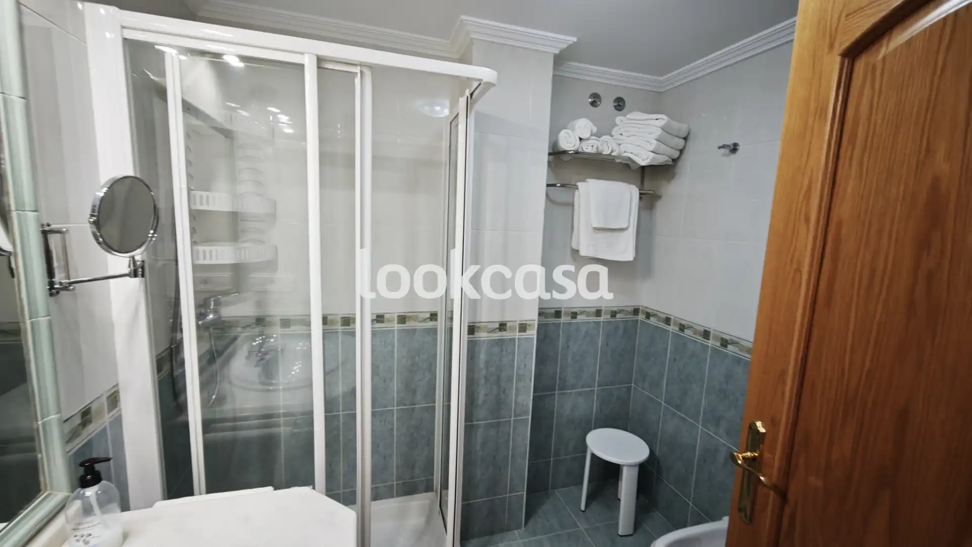 Bathroom of Flat for sale in Sanxenxo  with Heating, Private garden and Parquet flooring