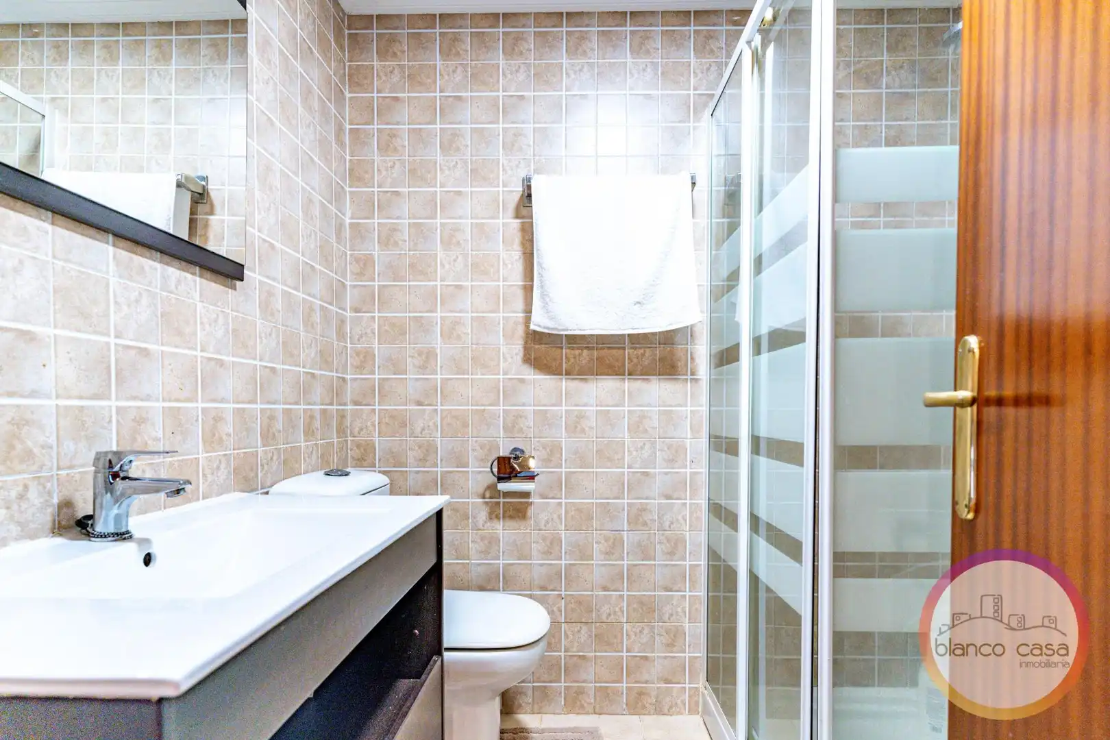 Baño de Piso en venta en Carballo con Terraza, Trastero y Amueblado
