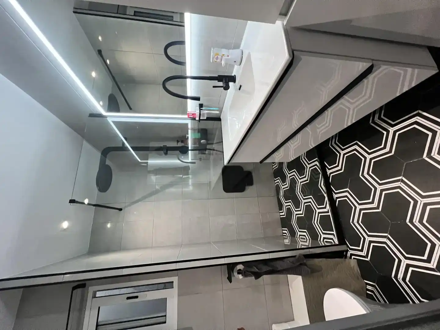 Bany de Apartament de lloguer en  Valencia Capital amb Aire condicionat i Balcó
