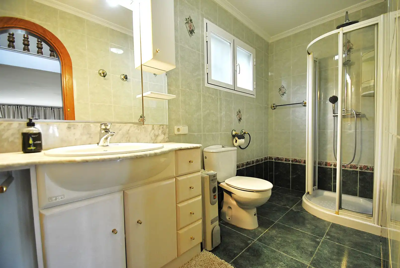 Bathroom of Houses for sale in Fuengirola  with Air Conditioner, Private garden and Terrace