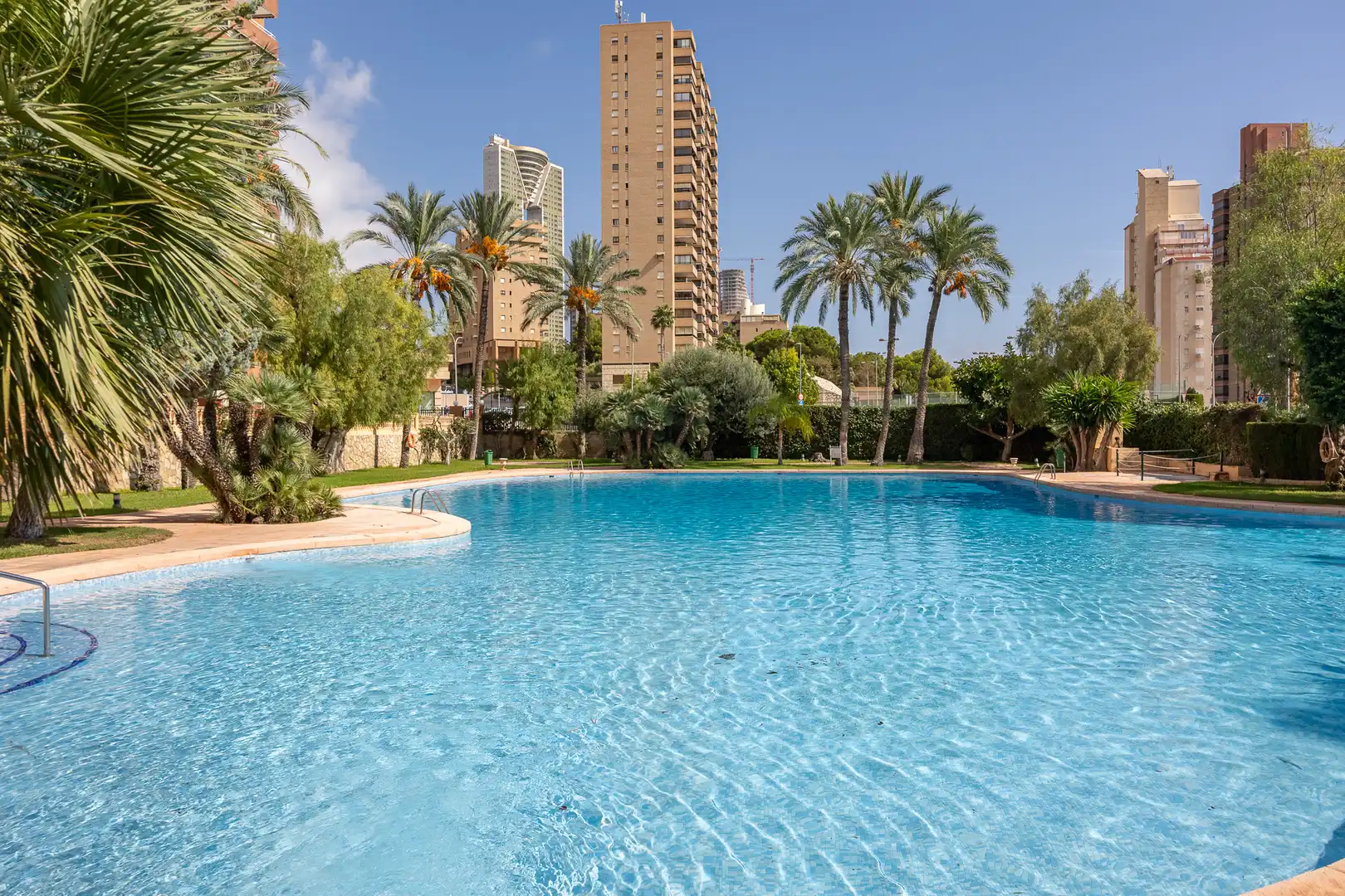 Piscina de Piso en venta en Benidorm con Piscina, Amueblado y Piscina comunitaria