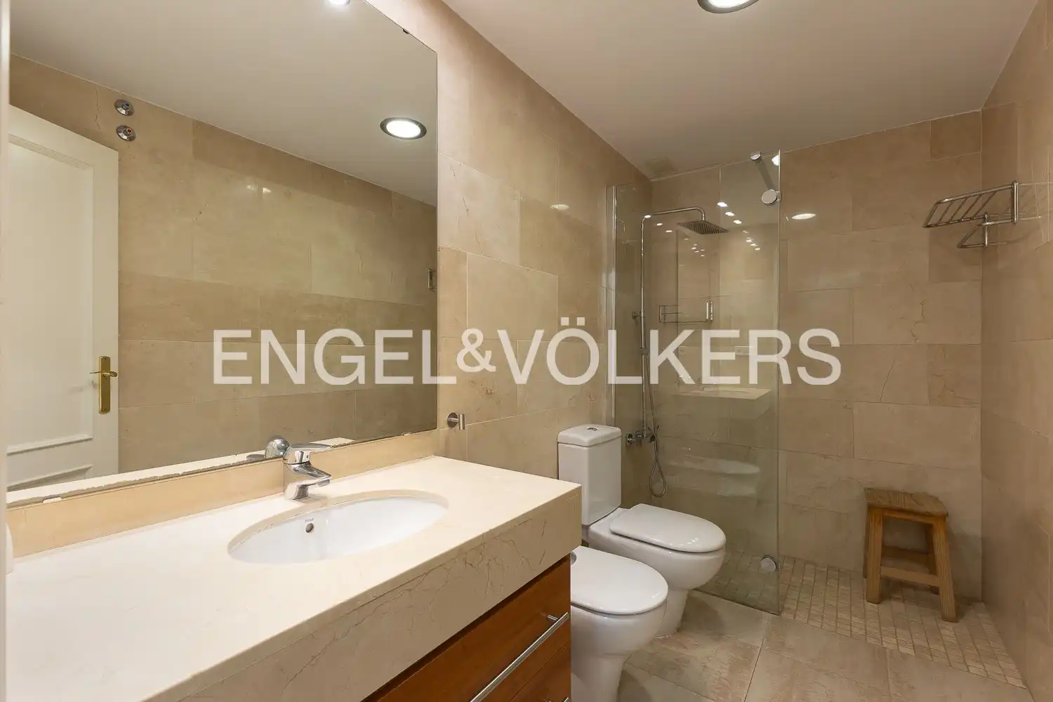 Baño de Piso de alquiler en Valencia con Aire acondicionado, Calefacción y Amueblado