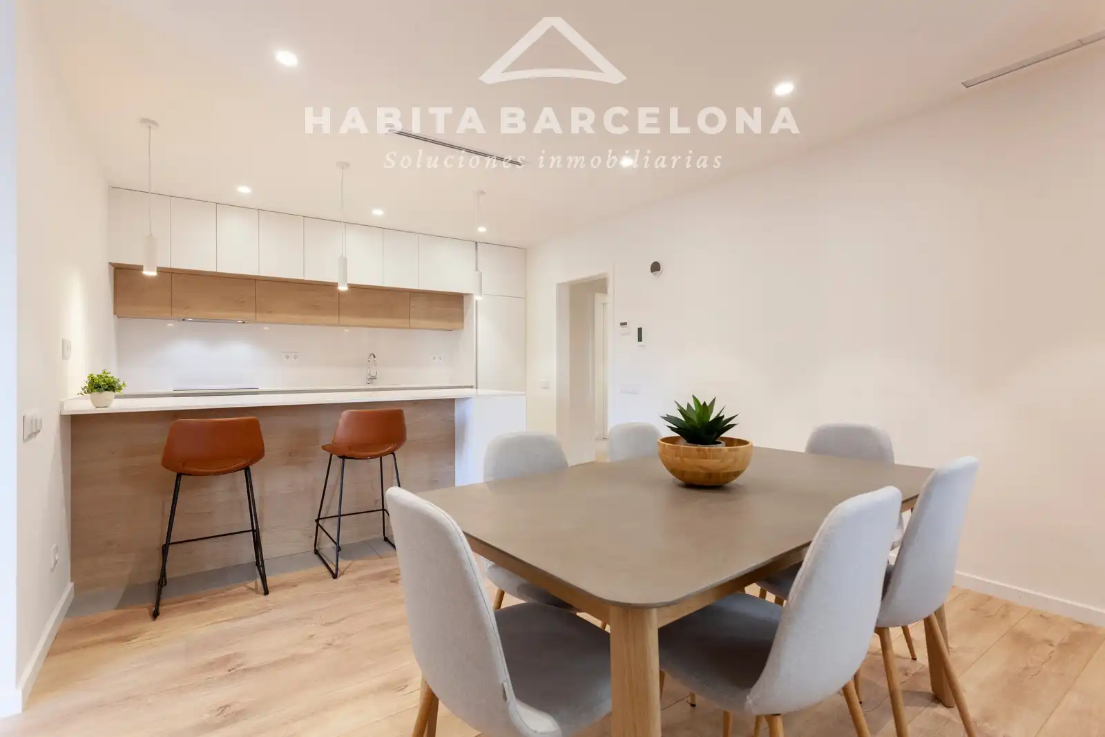 Comedor de Piso de alquiler en Barcelona con Aire acondicionado, Calefacción y Parquet