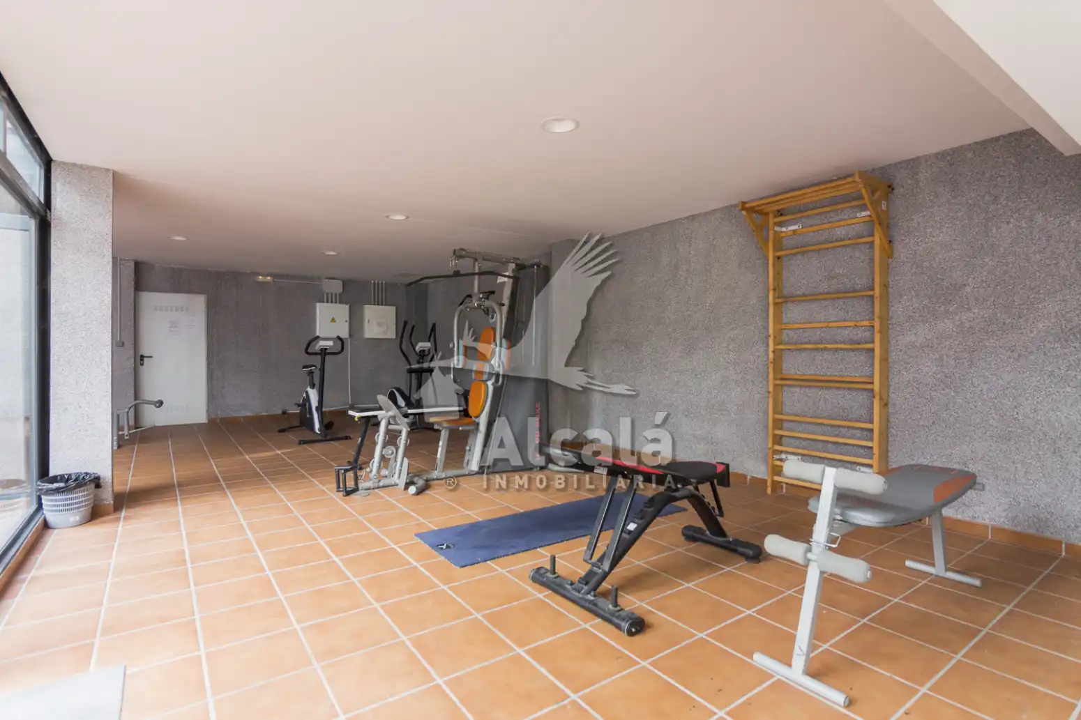 Wohnung zum Verkauf in Alcalá de Henares mit Klimaanlage, Heizung und Privatgarten