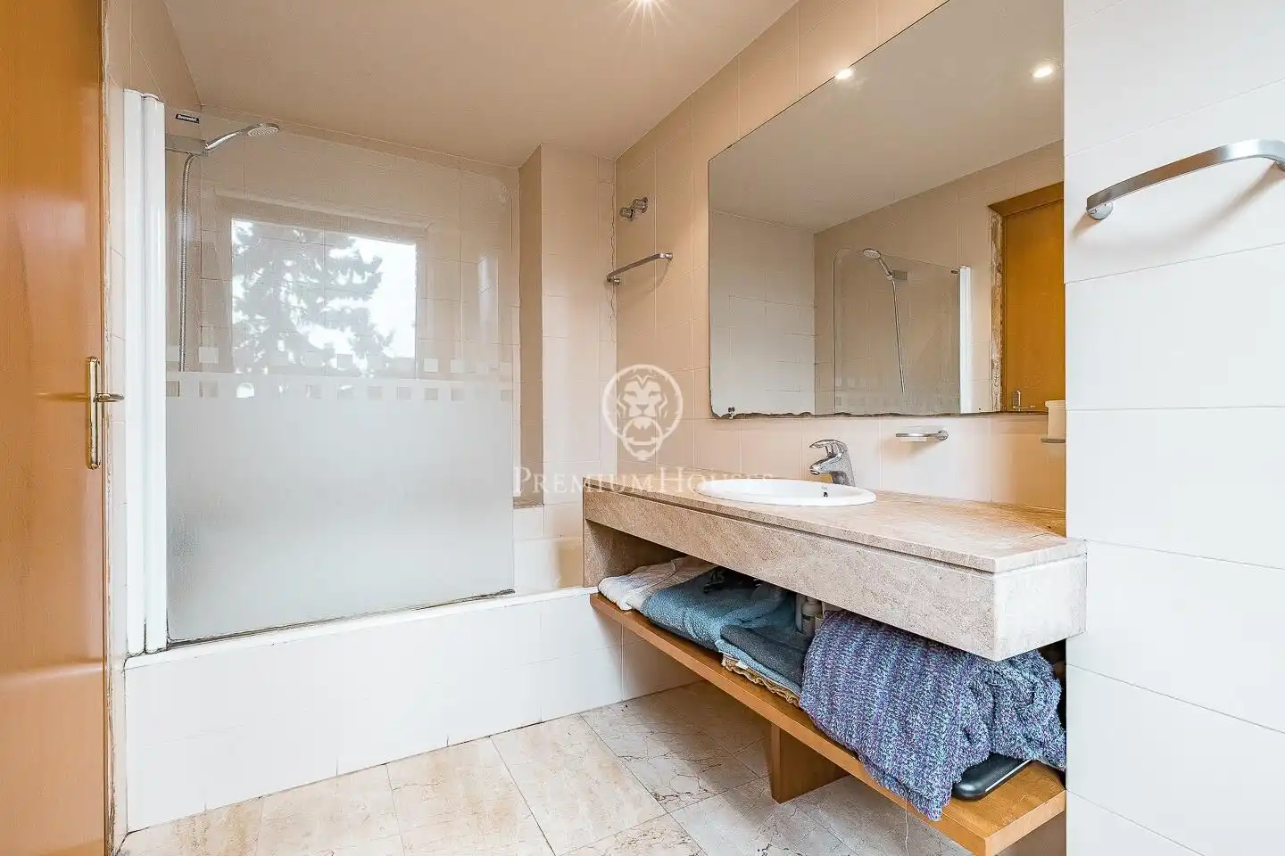 Bathroom of Flat for sale in Esplugues de Llobregat  with Air Conditioner, Heating and Private garden