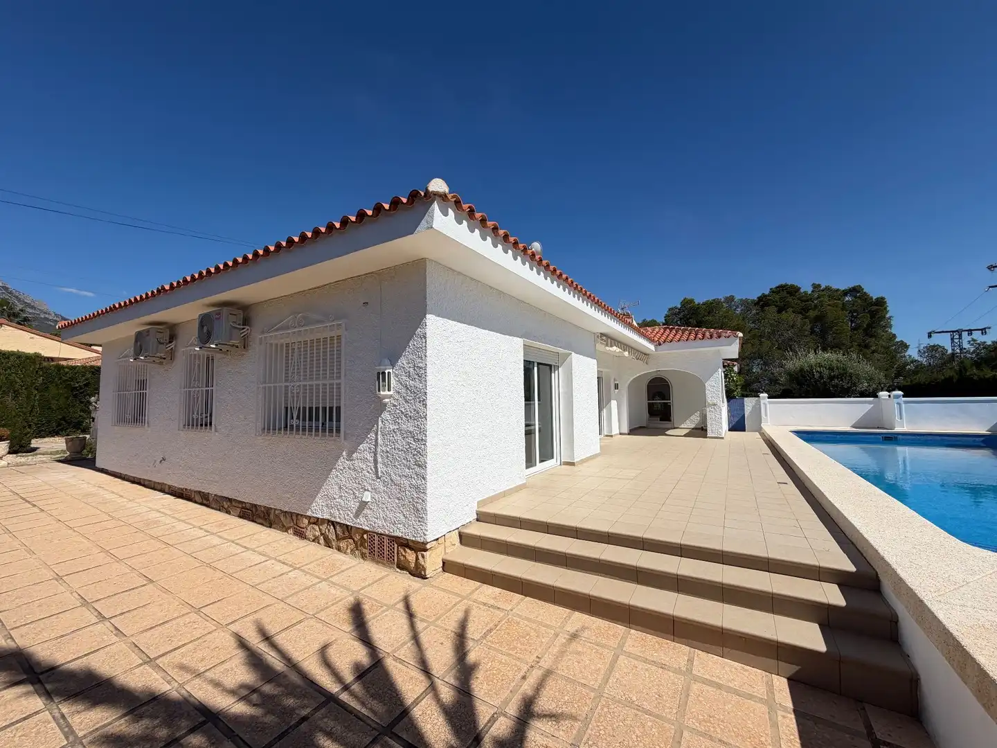 Vista exterior de Casa o chalet en venta en La Nucia con Aire acondicionado, Calefacción y Jardín privado