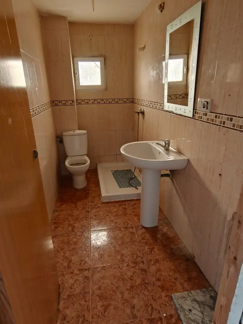 Baño de Piso en venta en Sedaví con Balcón y Alarma