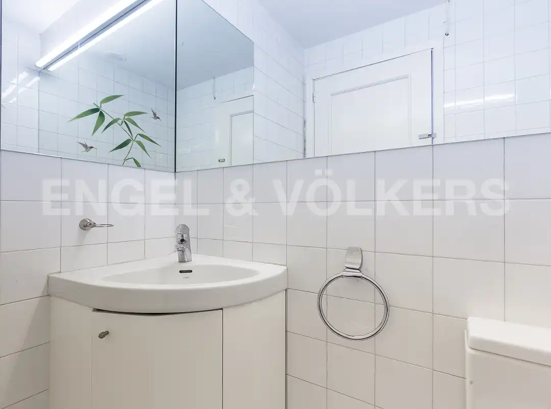 Bathroom of Houses for sale in Barcelona  with Heating, Private garden and Parquet flooring