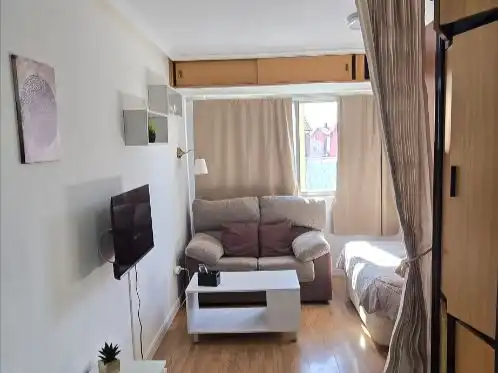 Living room of Study for rent in Valverde de la Virgen  with Air Conditioner, Heating and Parquet flooring