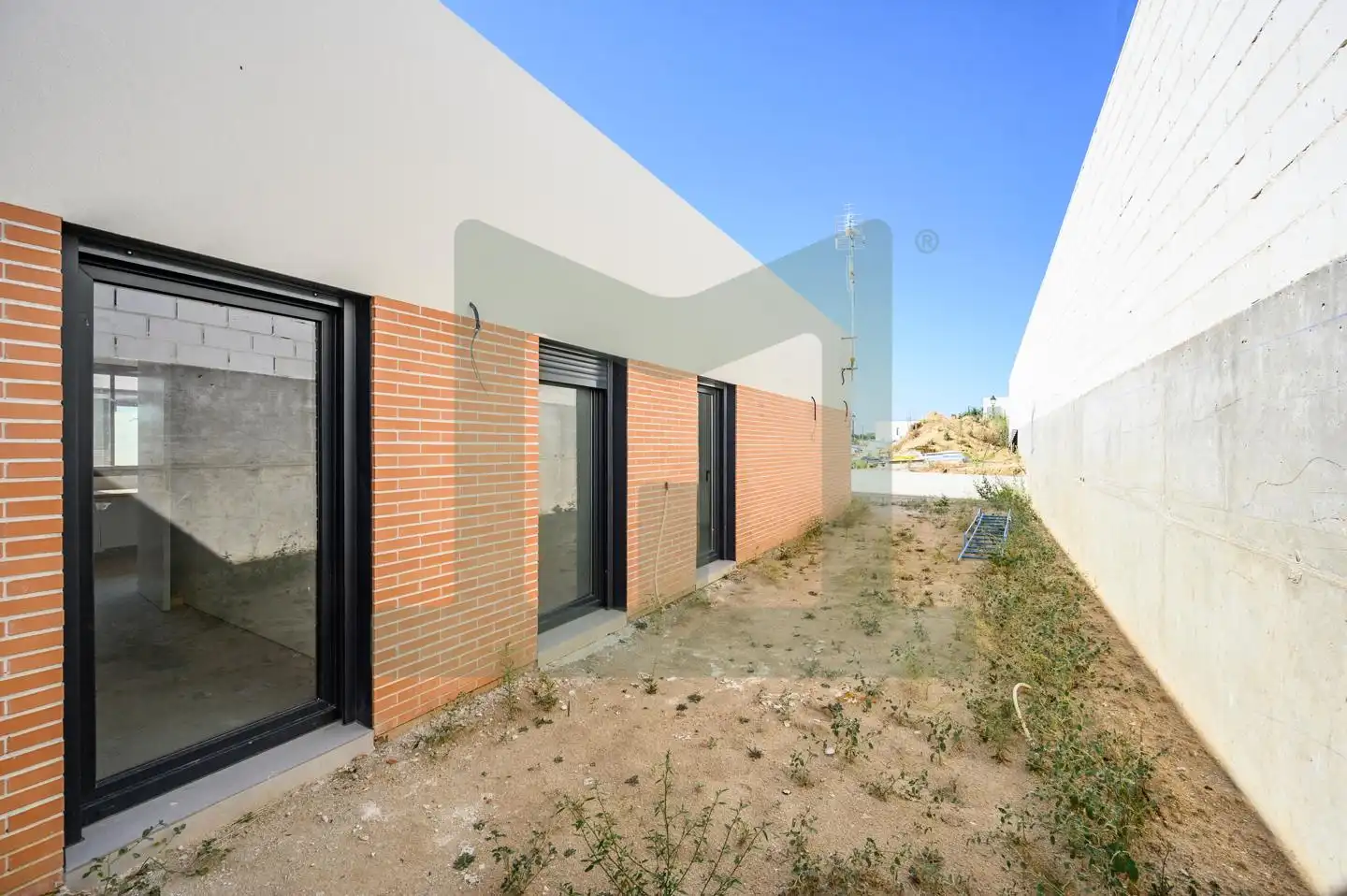 Vista exterior de Casa adosada en venta en Griñón con Calefacción, Jardín privado y Piscina