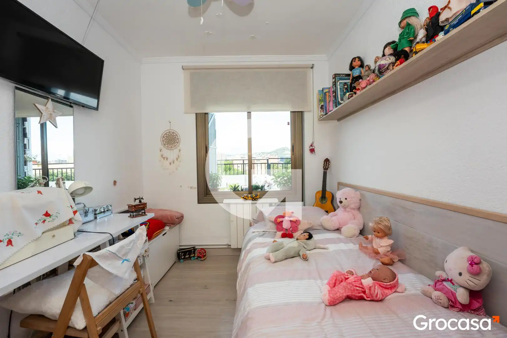 Schlafzimmer von Dachboden zum Verkauf in Cornellà de Llobregat mit Klimaanlage, Heizung und Terrasse
