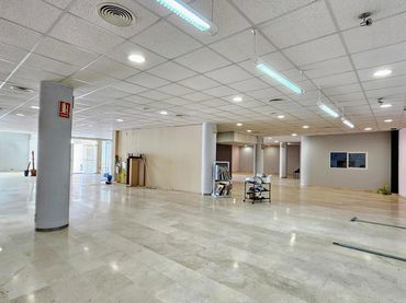 Local comercial en venta en Plaza SILOS 7