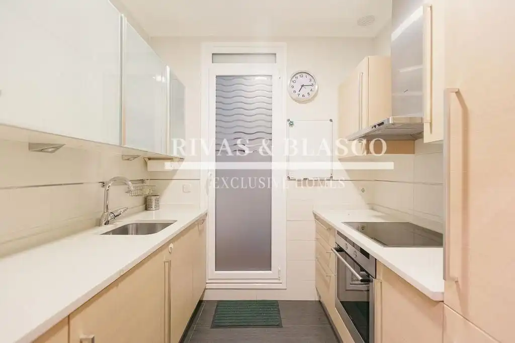 Cuina de Apartament de lloguer en Donostia - San Sebastián  amb Aire condicionat, Calefacció i Moblat