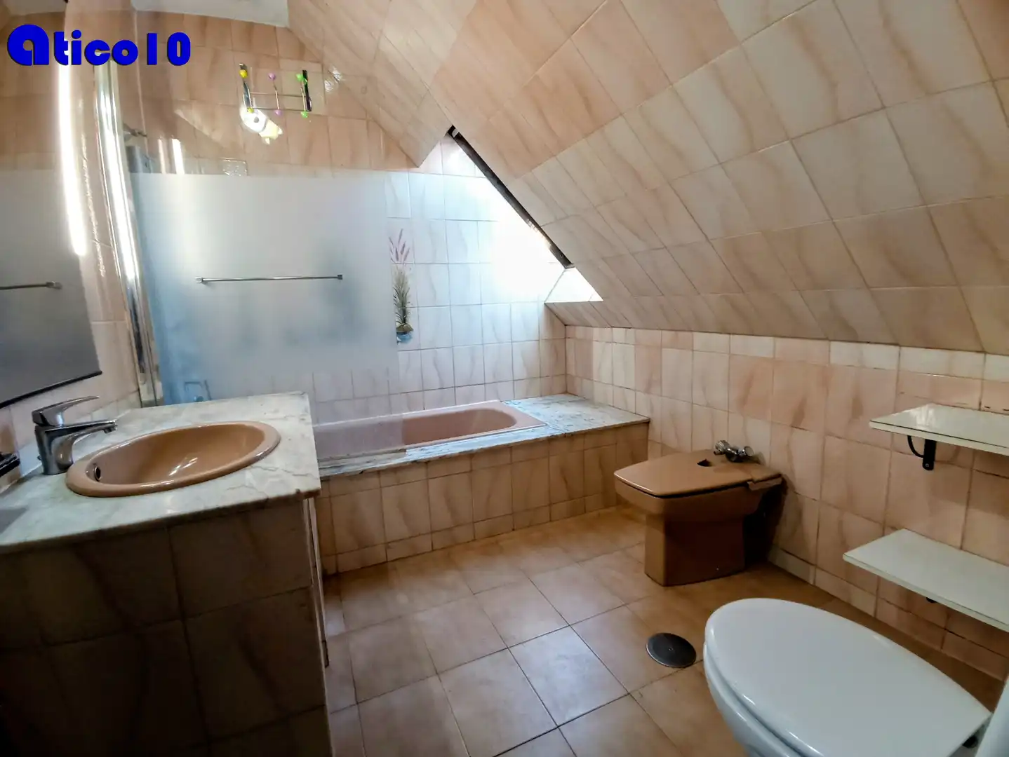 Bathroom of Attic for sale in Oviedo   with Heating, Parquet flooring and Terrace