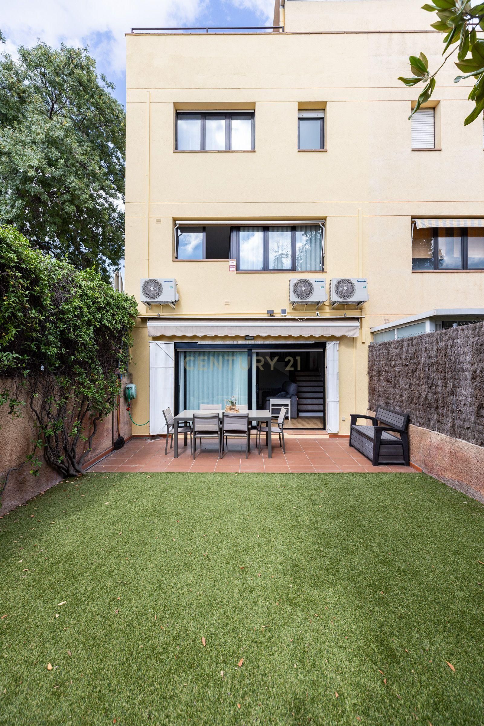 Terrace of House or chalet for sale in Rubí