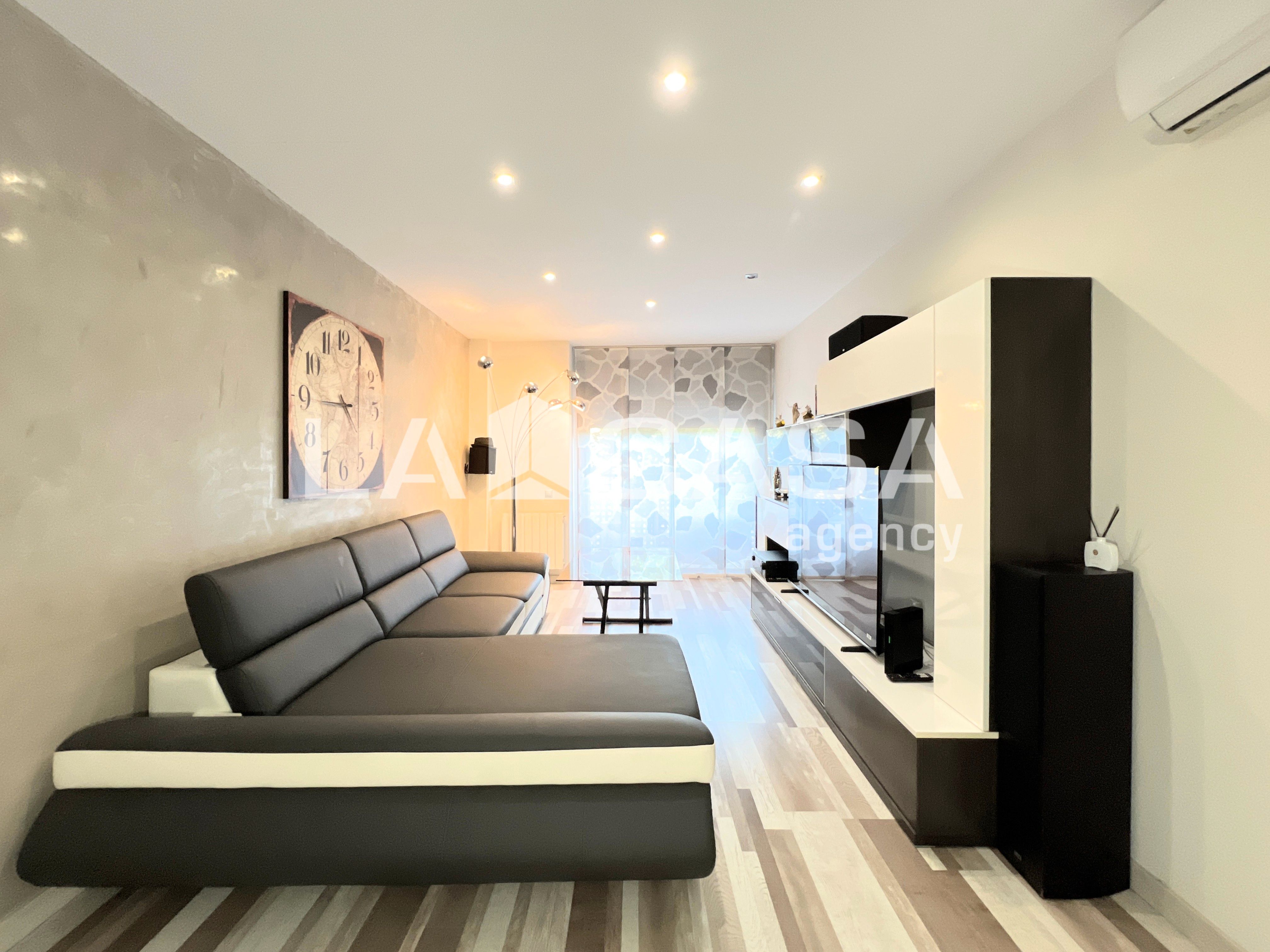 Living room of Flat for sale in Badalona  with Terrace and Balcony