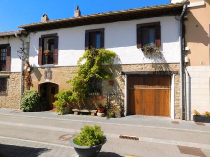 Vista exterior de Casa o xalet en venda en Noáin (Valle de Elorz) / Noain (Elortzibar) amb Terrassa