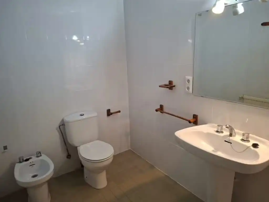 Bathroom of Apartments for rent in Valencia  with Air Conditioner, Heating and Furnished