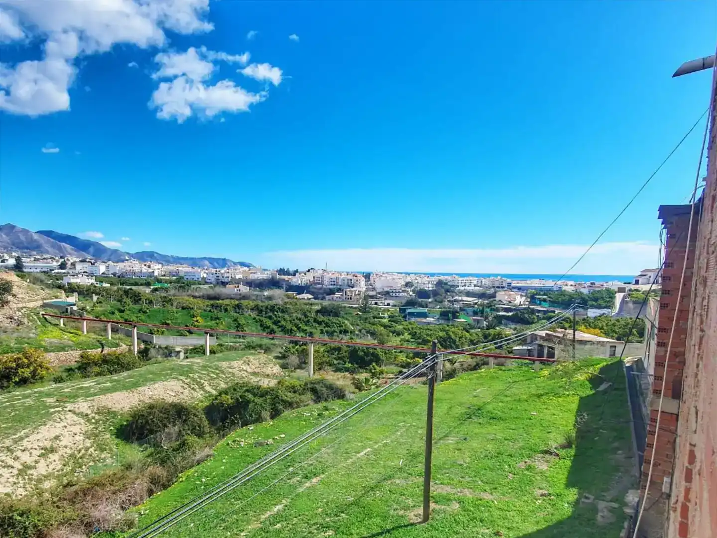 Vista exterior de Nave industrial en venta en Nerja