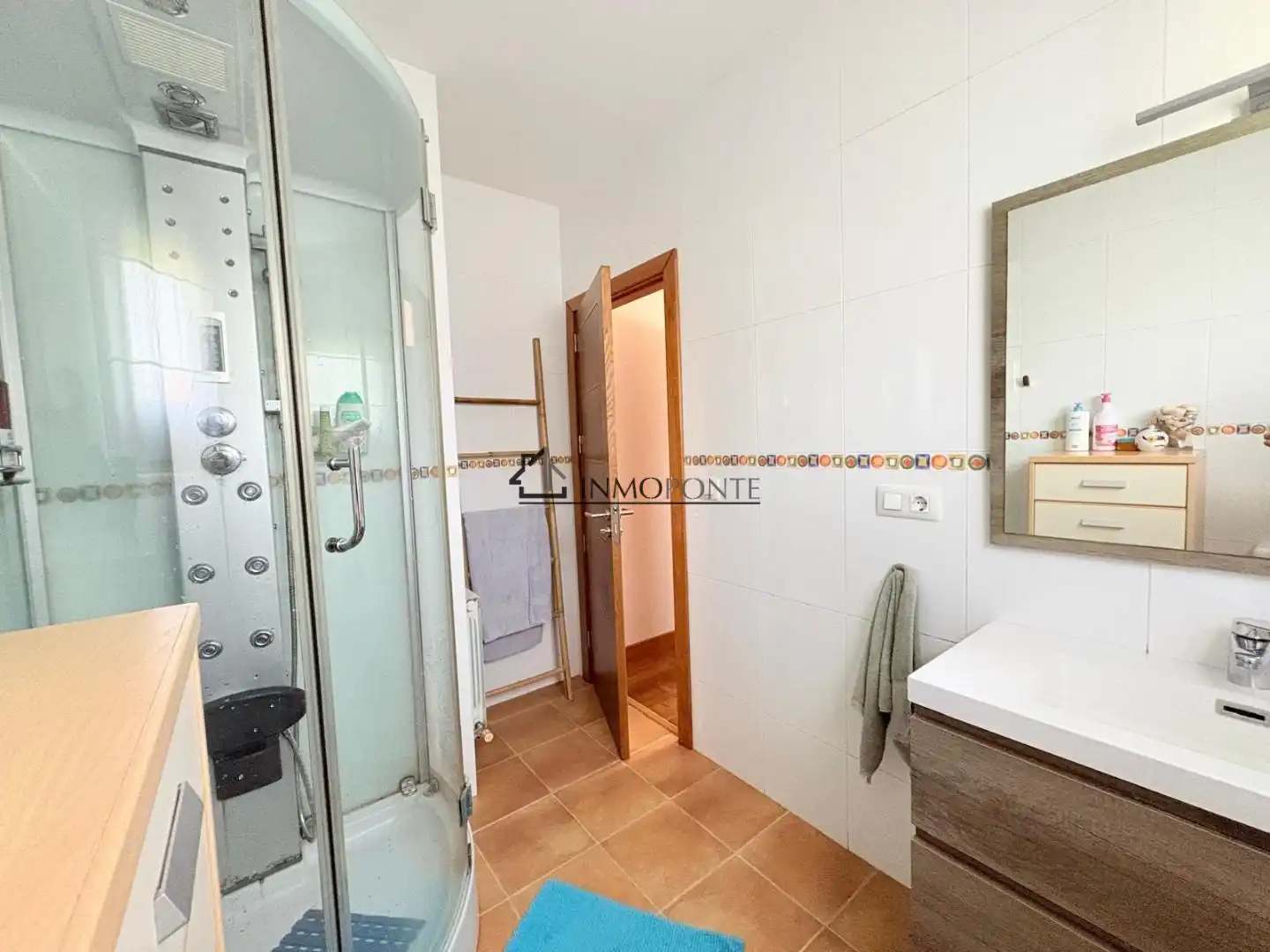 Bany de Casa o xalet en venda en Pontevedra Capital  amb Calefacció, Jardí privat i Terrassa
