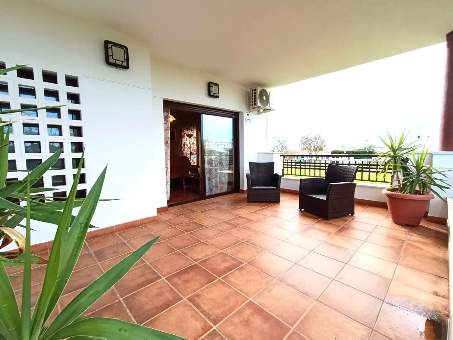 Terrasse von Wohnung zum Verkauf in El Rompido mit Klimaanlage, Terrasse und Möbliert