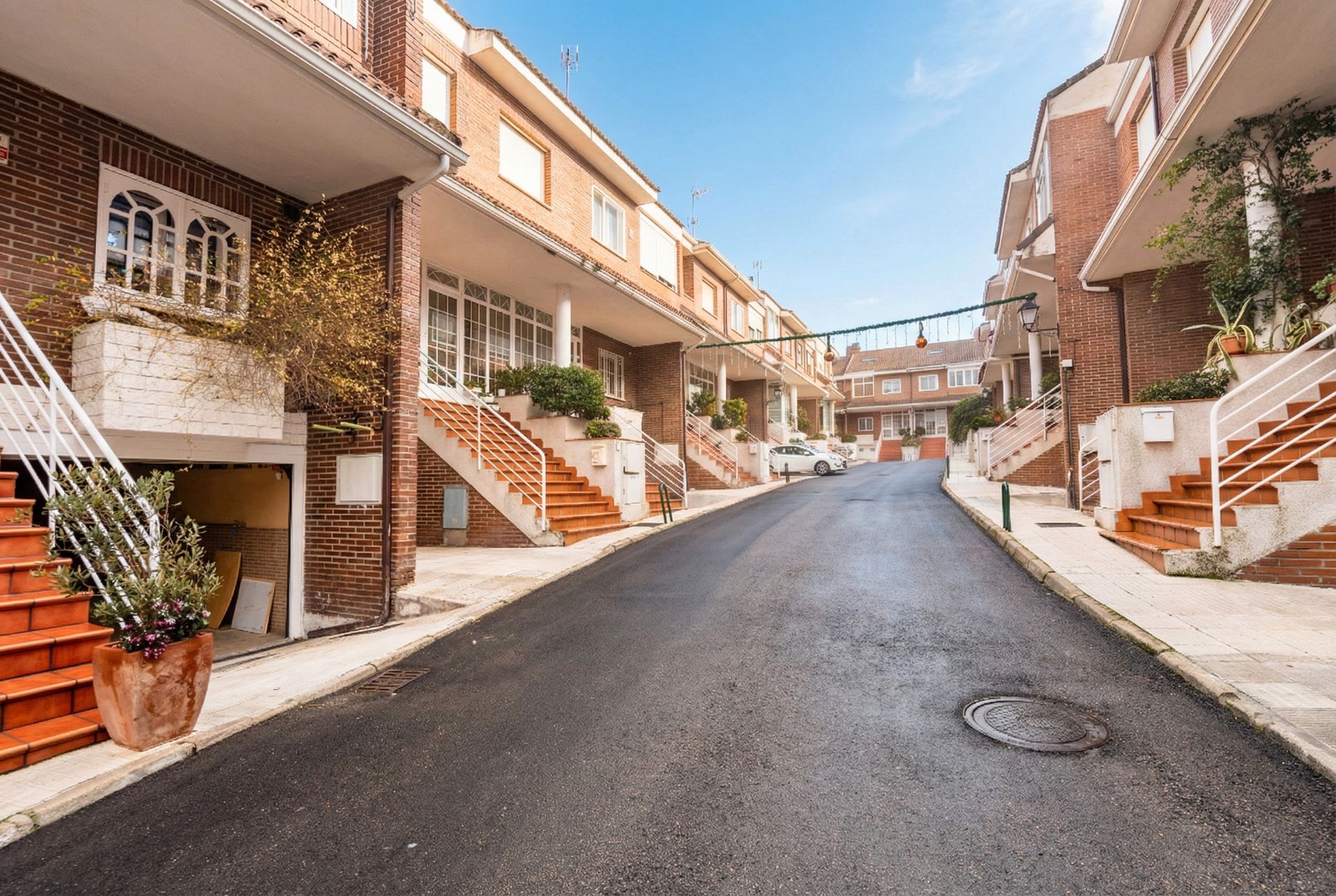 Exterior view of Single-family semi-detached for sale in Las Rozas de Madrid  with Air Conditioner, Heating and Furnished