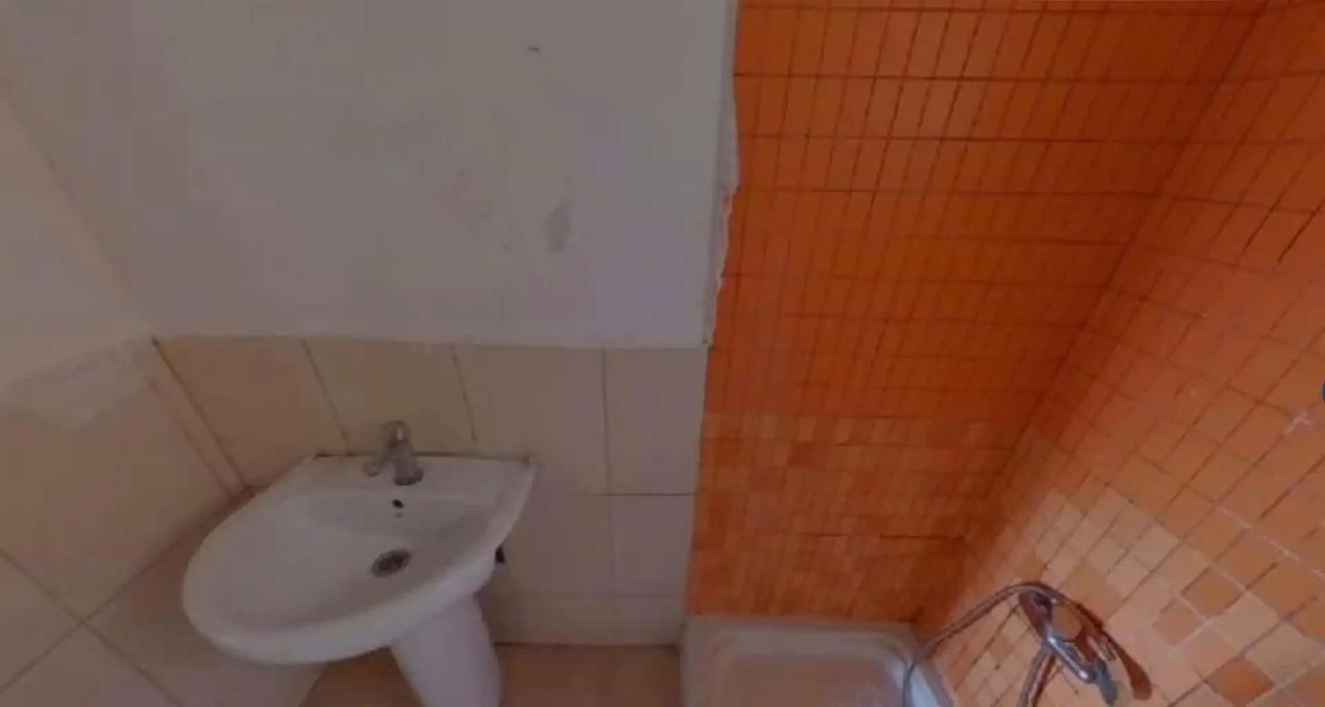 Badezimmer von Wohnungen zum Verkauf in Badalona