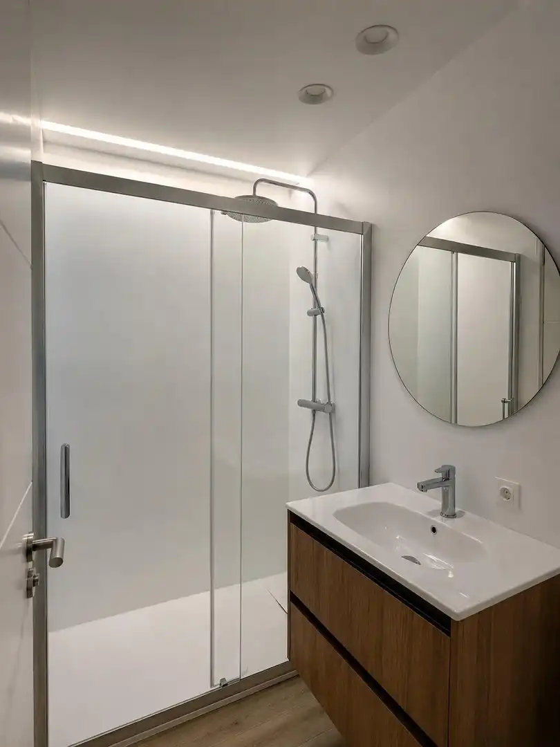 Badezimmer von Wohnung zur Miete in Valencia mit Klimaanlage, Heizung und Möbliert