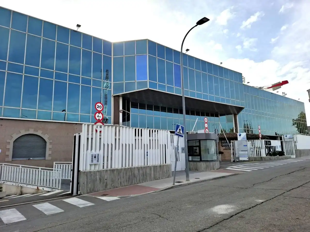 Außenansicht von Büro zur Miete in San Sebastián de los Reyes mit Klimaanlage, Heizung und Alarm