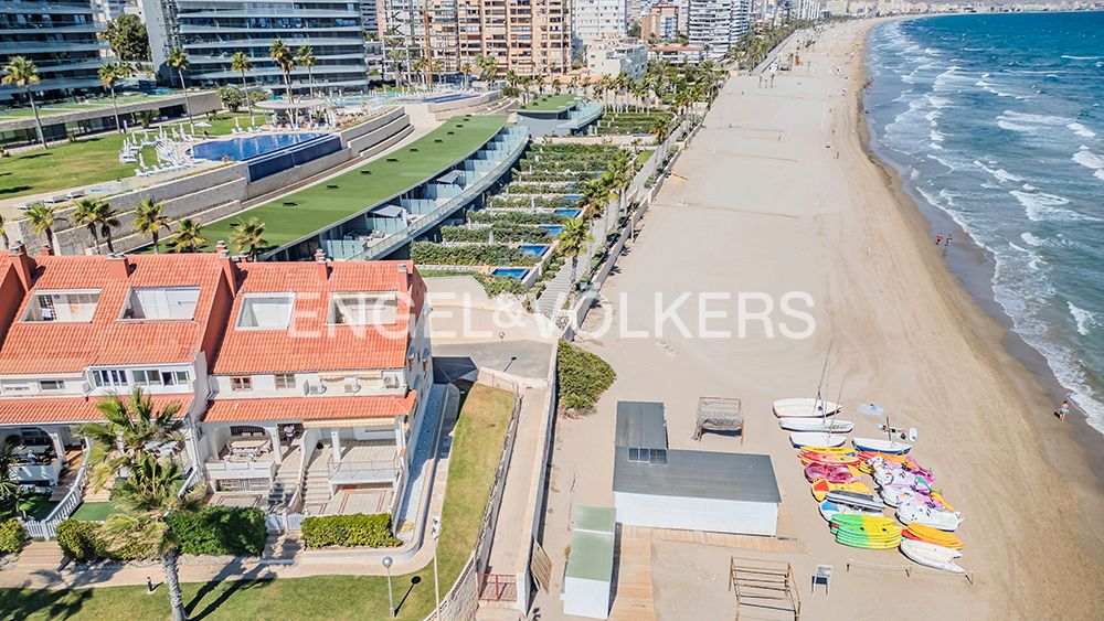 Exterior view of Single-family semi-detached for sale in Alicante / Alacant  with Air Conditioner, Heating and Private garden