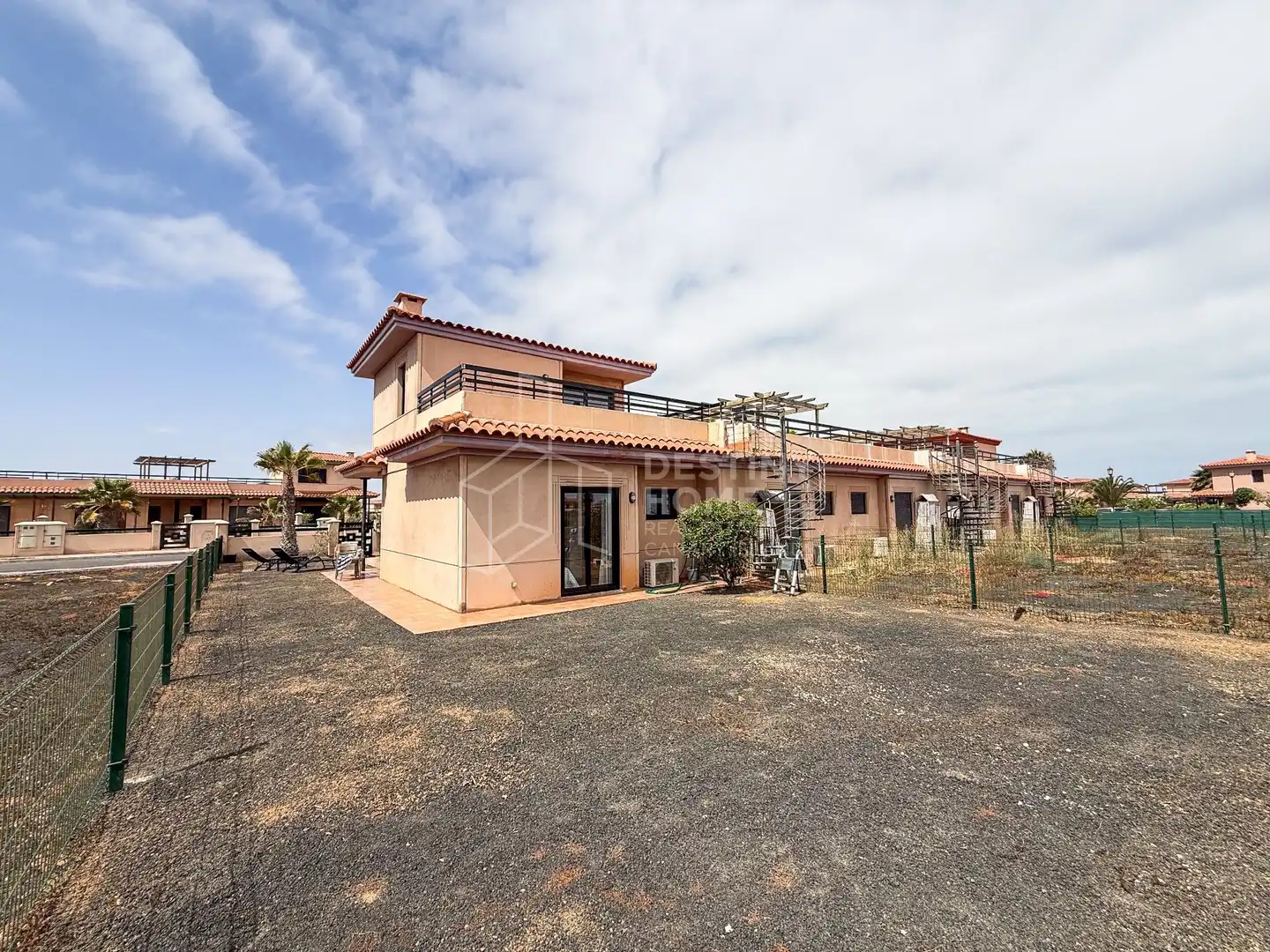 Vista exterior de Casa o xalet de lloguer en La Oliva amb Jardí privat, Terrassa i Piscina comunitària