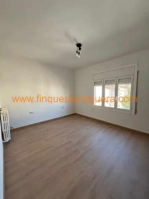 Sala d'estar de Casa o xalet en venda en Balaguer amb Calefacció, Parquet i Terrassa