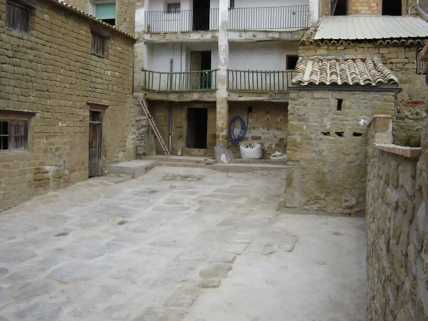 Vista exterior de Casa o xalet en venda en Erla amb Terrassa i Traster