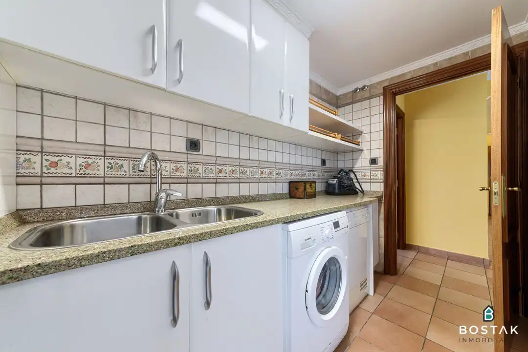 Cuina de Casa o xalet en venda en Barrika amb Calefacció, Jardí privat i Terrassa