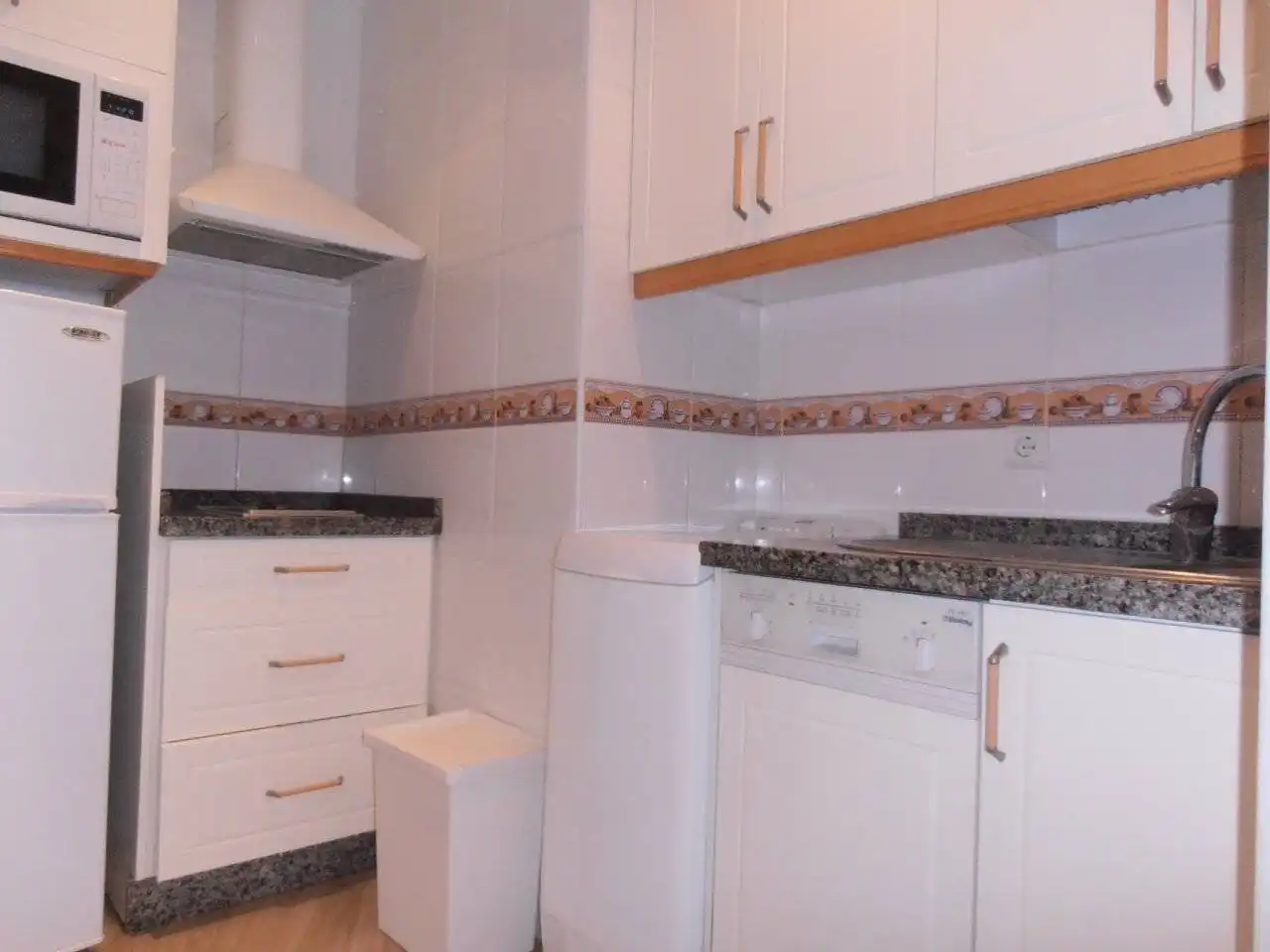 Apartamento con piscina en alquiler en Puerto Marina, imagen 3
