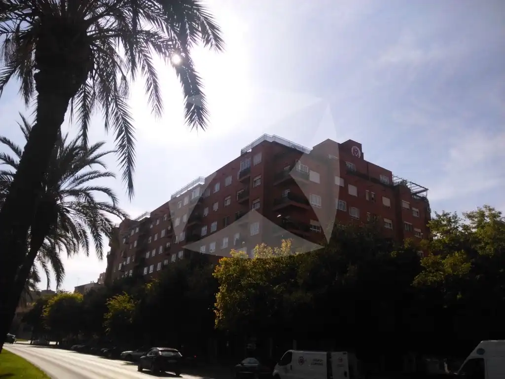Oficina amb ascensor en venda a Avenida Sinforiano Madroñero